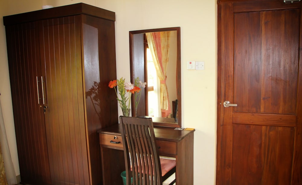 Airport Villa 30/57