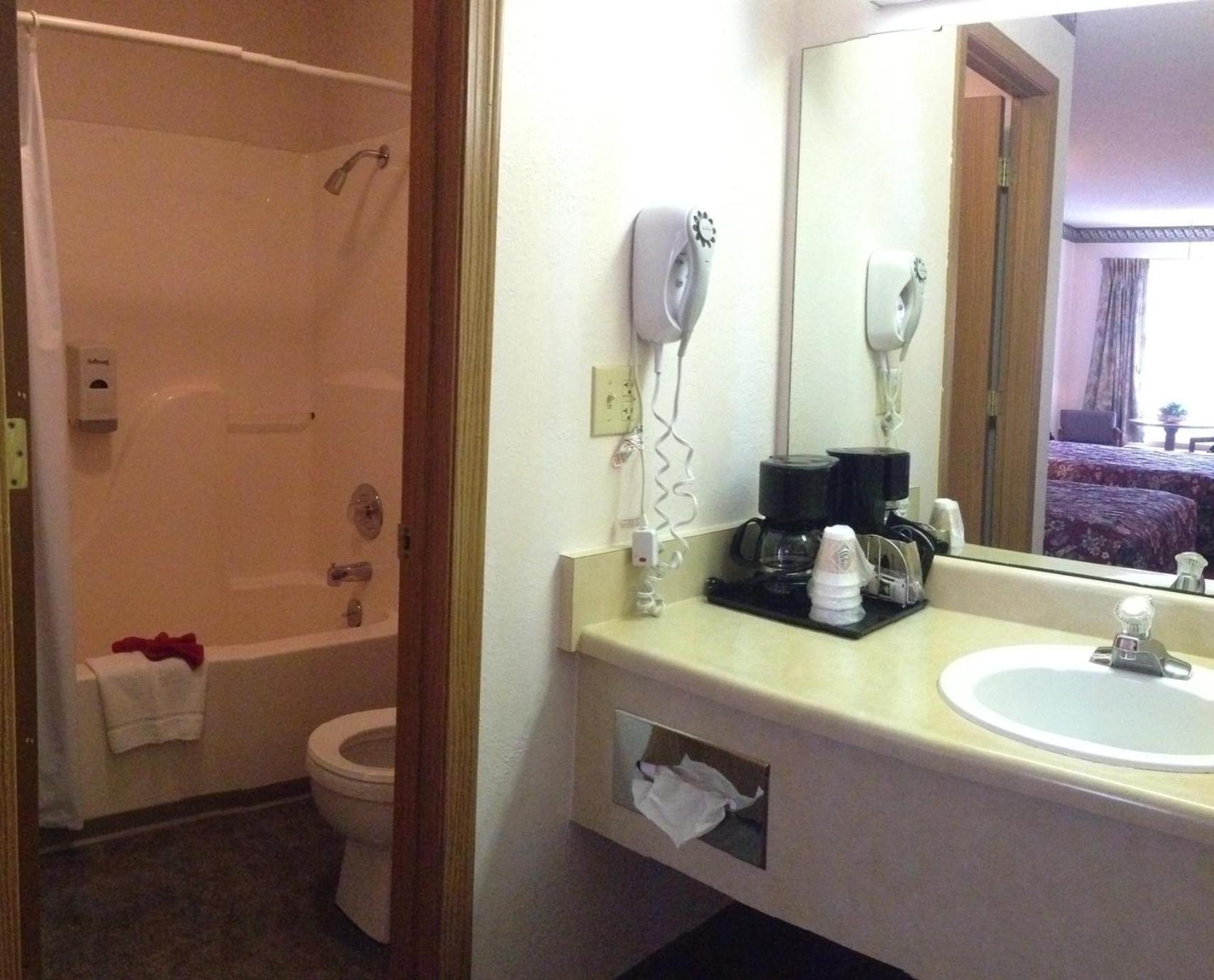 Twelve Oaks Inn 24/30