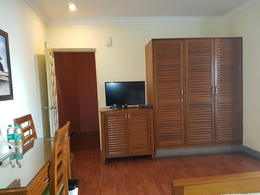 TRINITY SUITES 7/26