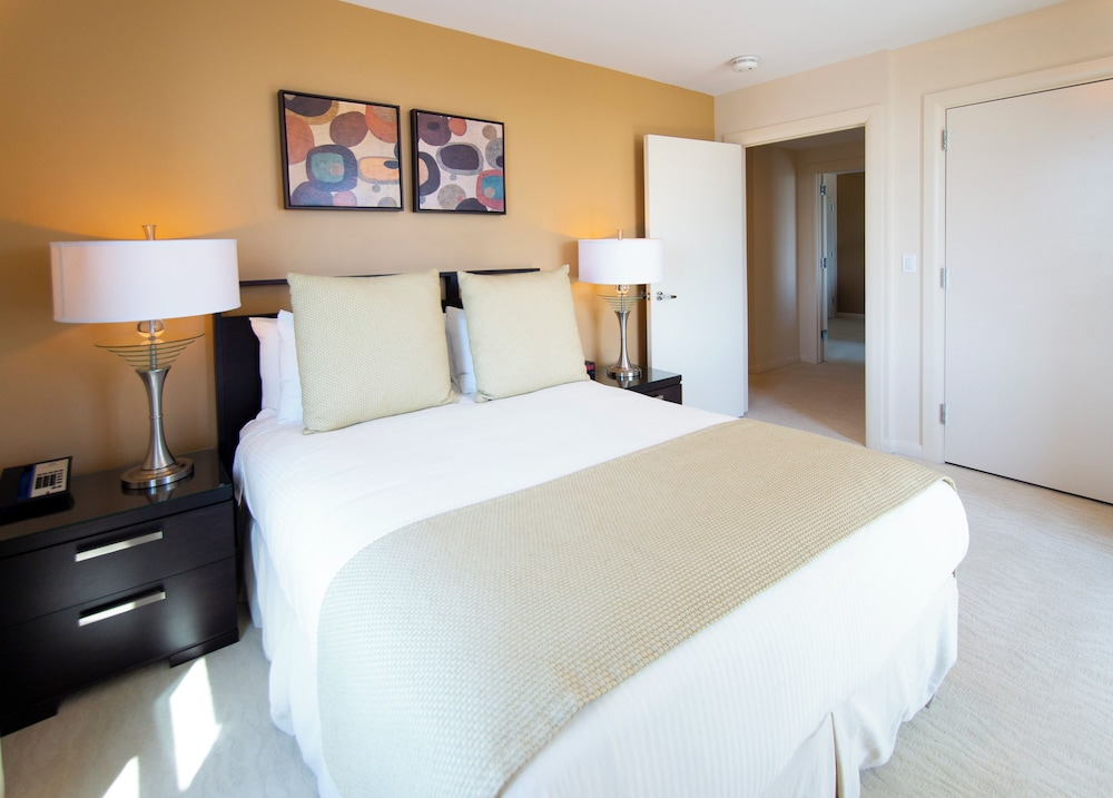 Broadway Plaza, Trademark Collection by Wyndham 20/50