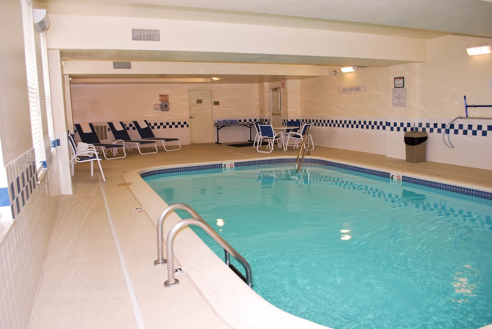 Fairfield Inn Kansas City Downtown Union Hill By Marriott 4/40