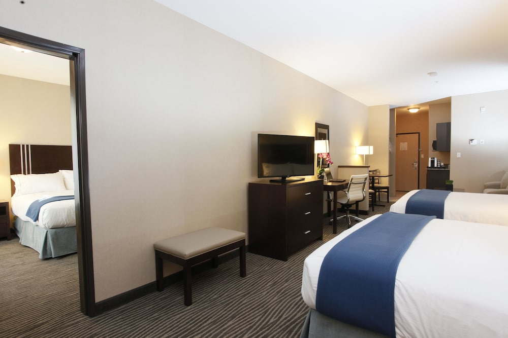 Holiday Inn Express Fort St John 24/70