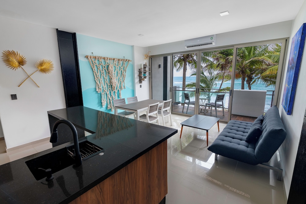 Angelina 28 Beachfront by Nah Hotels 25/53