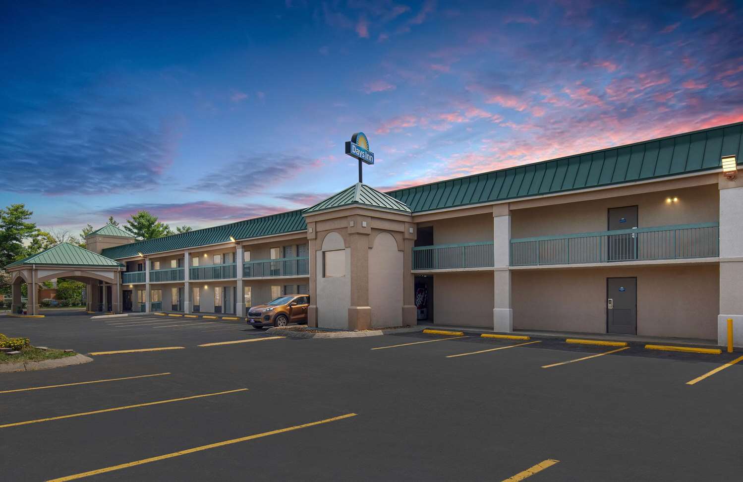 Days Inn By Wyndham Clarksville North 2/63