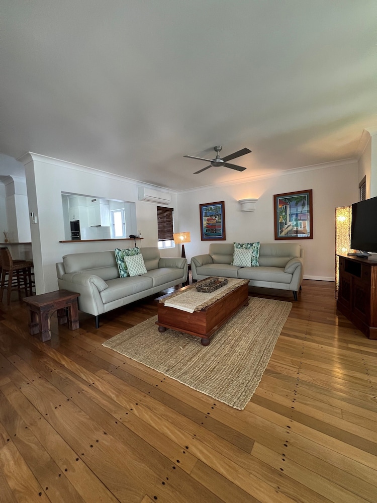 Beachview Apartments at Villa Paradiso 25/50