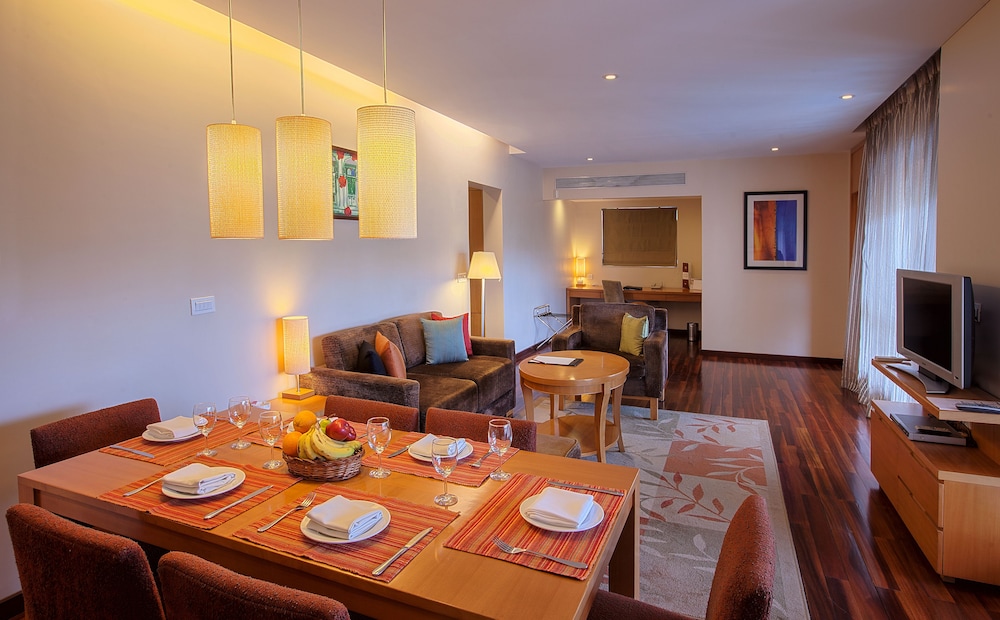 Oakwood Residence Naylor Road Pune 35/37