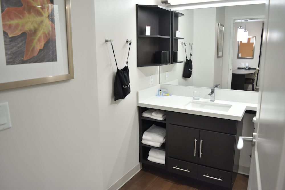 CANDLEWOOD SUITES KANSAS CITY - INDEPENDENCE 48/63