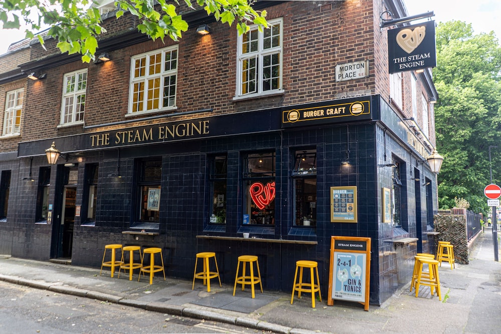 Publove the Steam Engine Hostel 44/46