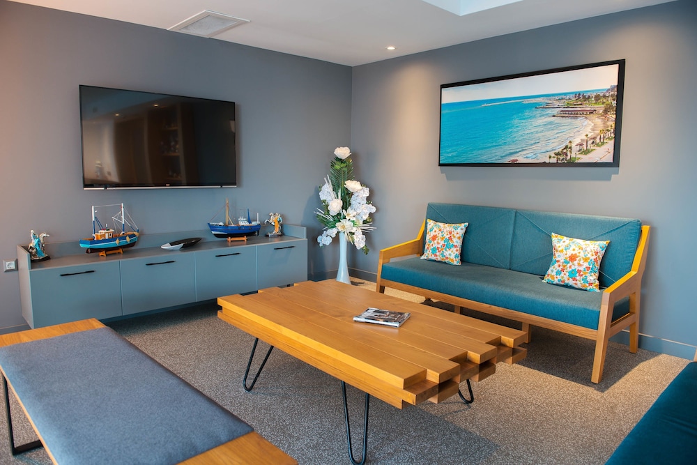 Port Marina Hotel 24/31