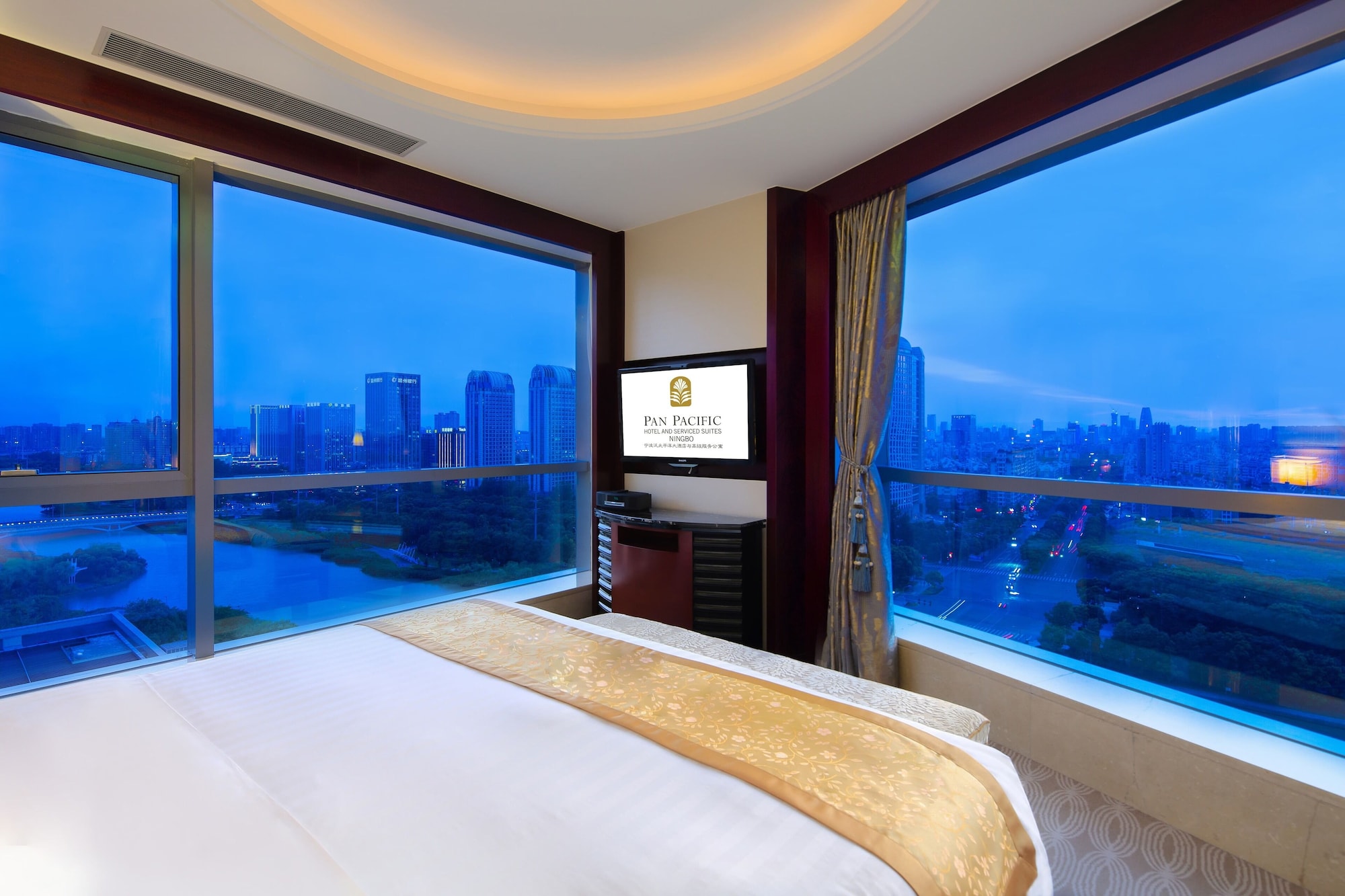 Junior Suite, King Bed, Pan Pacific Ningbo 3/9