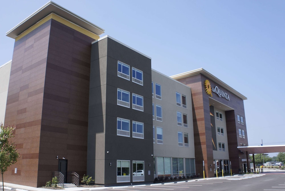 La Quinta Inn & Suites by Wyndham Manchester / Arnold AFB 36/42