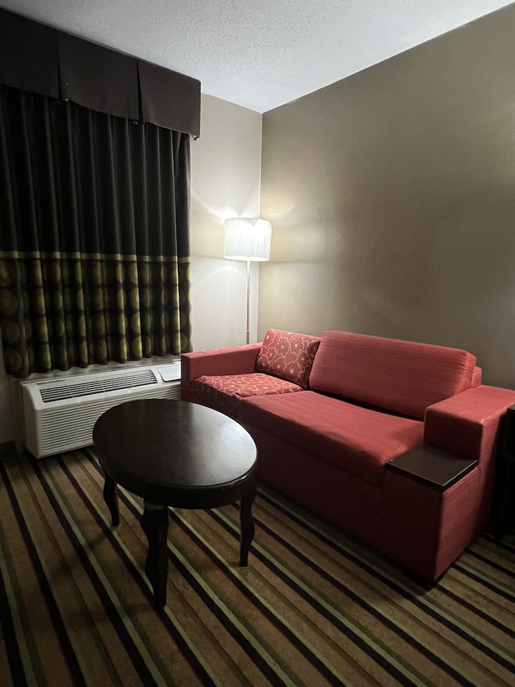 Super 8 by Wyndham Norcross/I-85 Atlanta 14/21