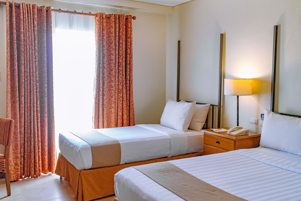 Crown Regency Prince Resort 16/35