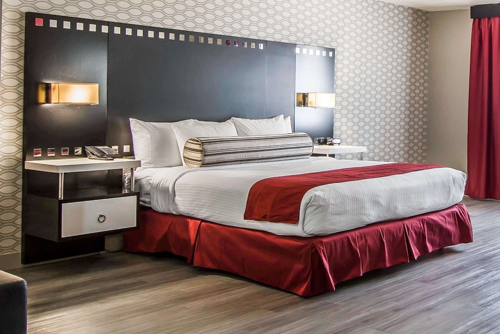 EXECUTIVE, KING BED