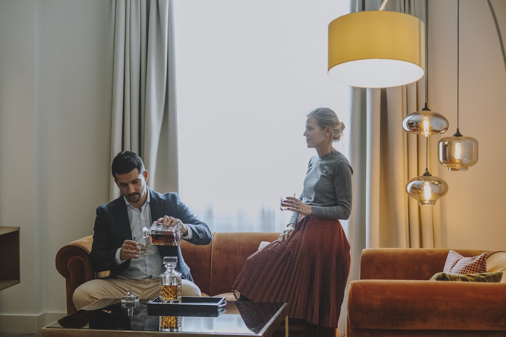 Gallery Hotel 58/75