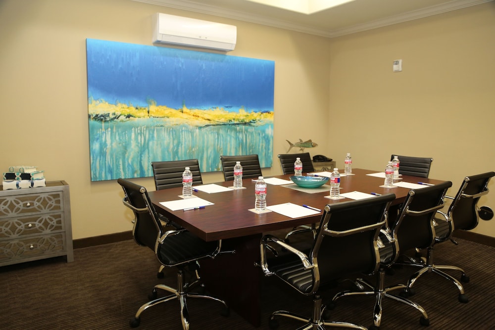 Holiday Inn Express Hotel and Suites La Porte 28/31