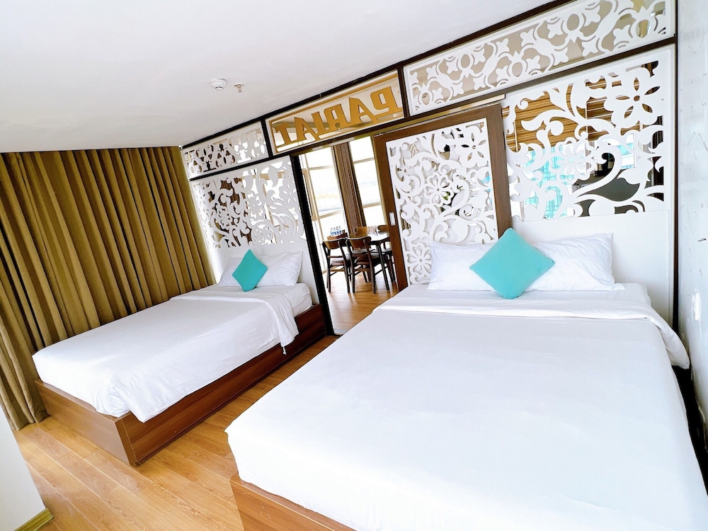 Pariat River Front Hotel 7/62