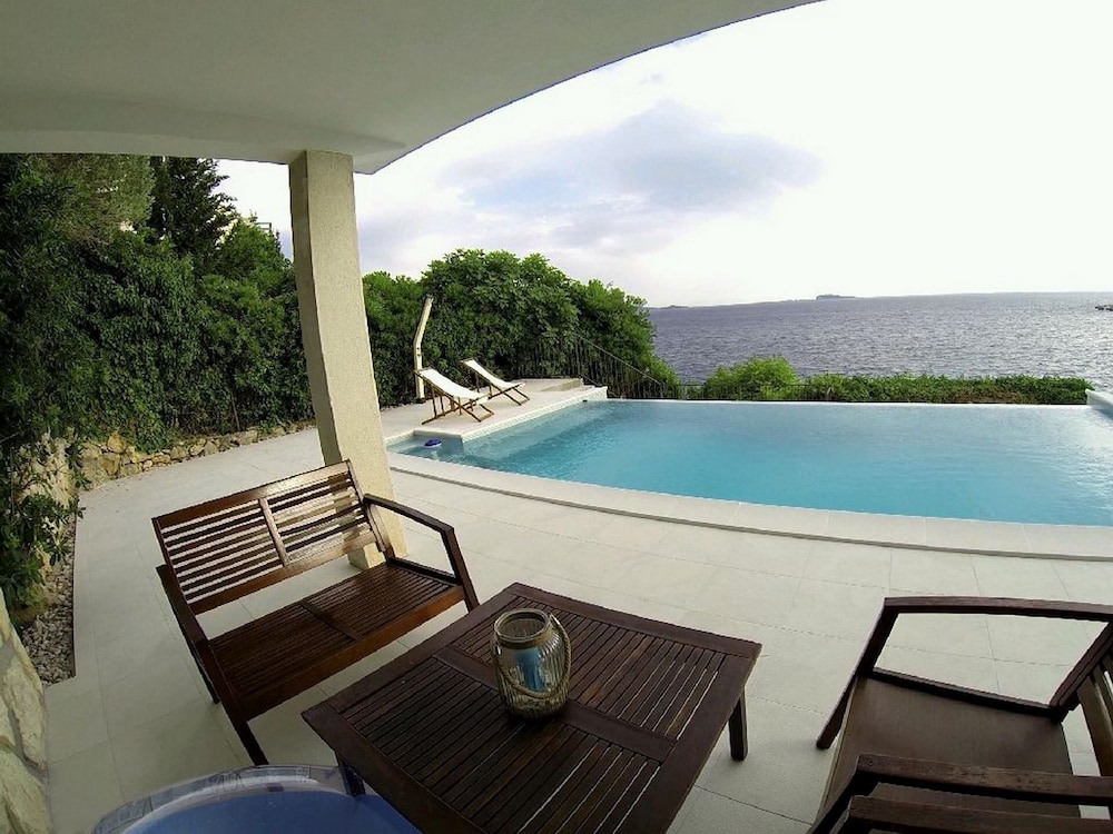 Apartments Villa Mirjana 63/75