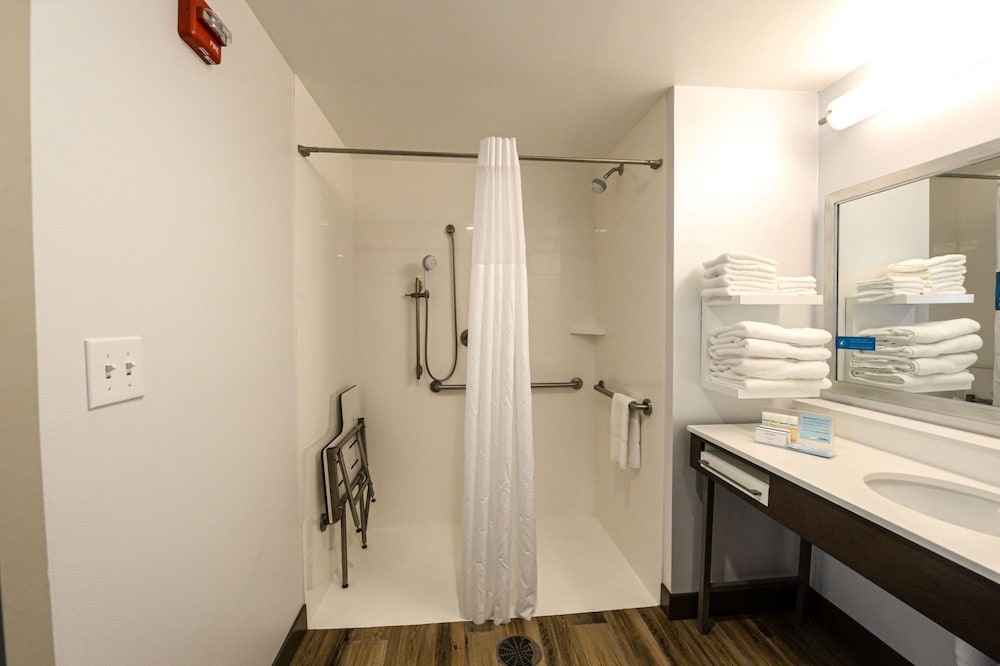 Hampton Inn Suites Lenoir Nc 30/76