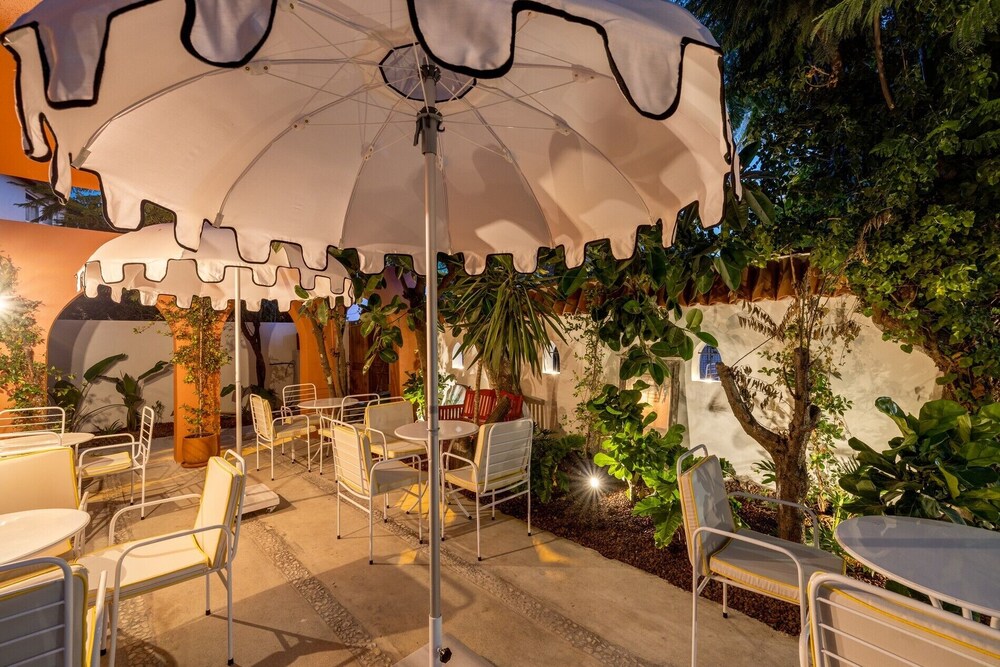 Yonca Anjelika Otel +12 29/50