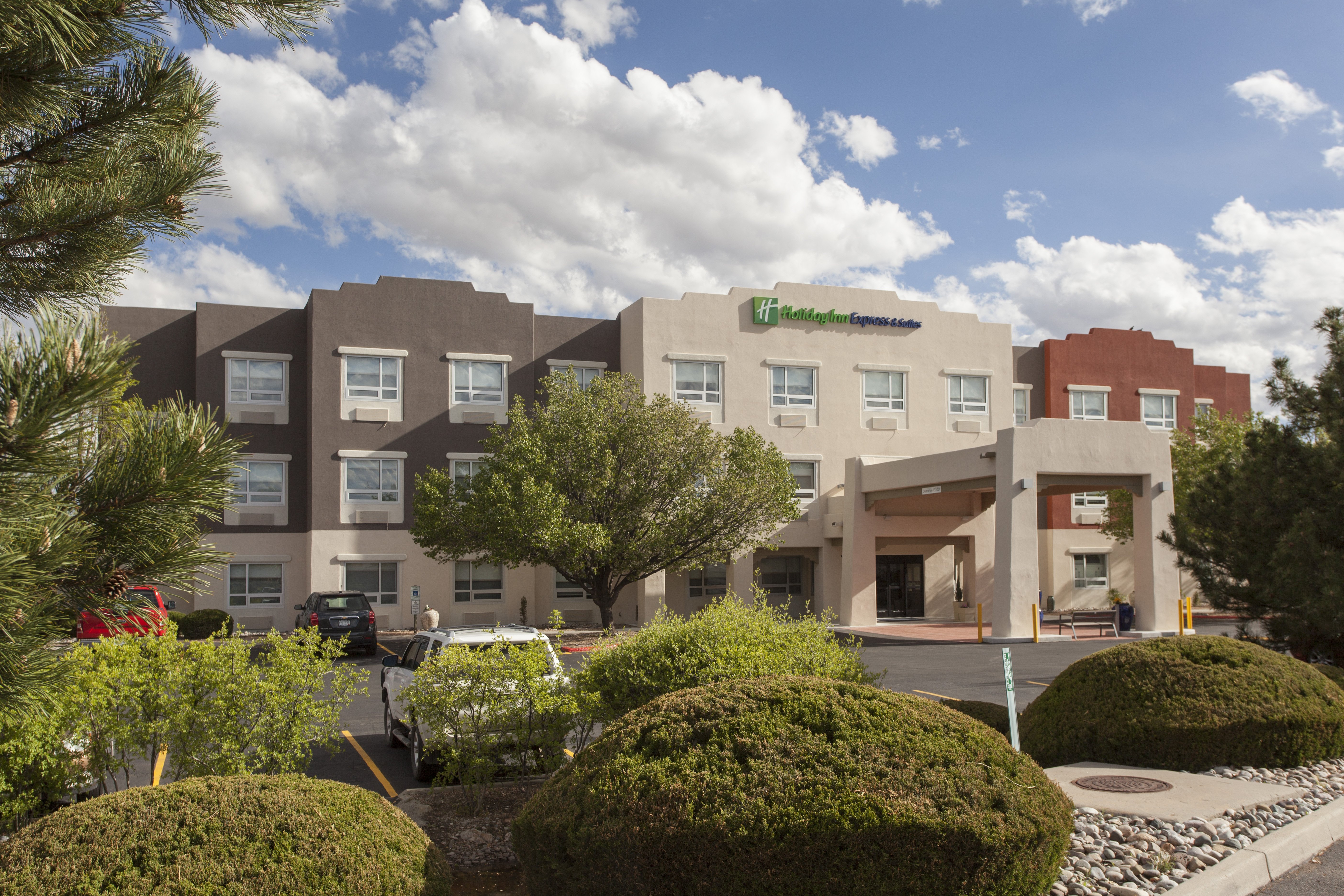 Holiday Inn Express Suites Santa Fe 21/22