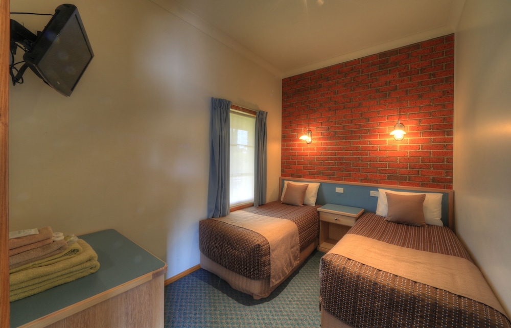 Tanjil Motor Inn 24/48