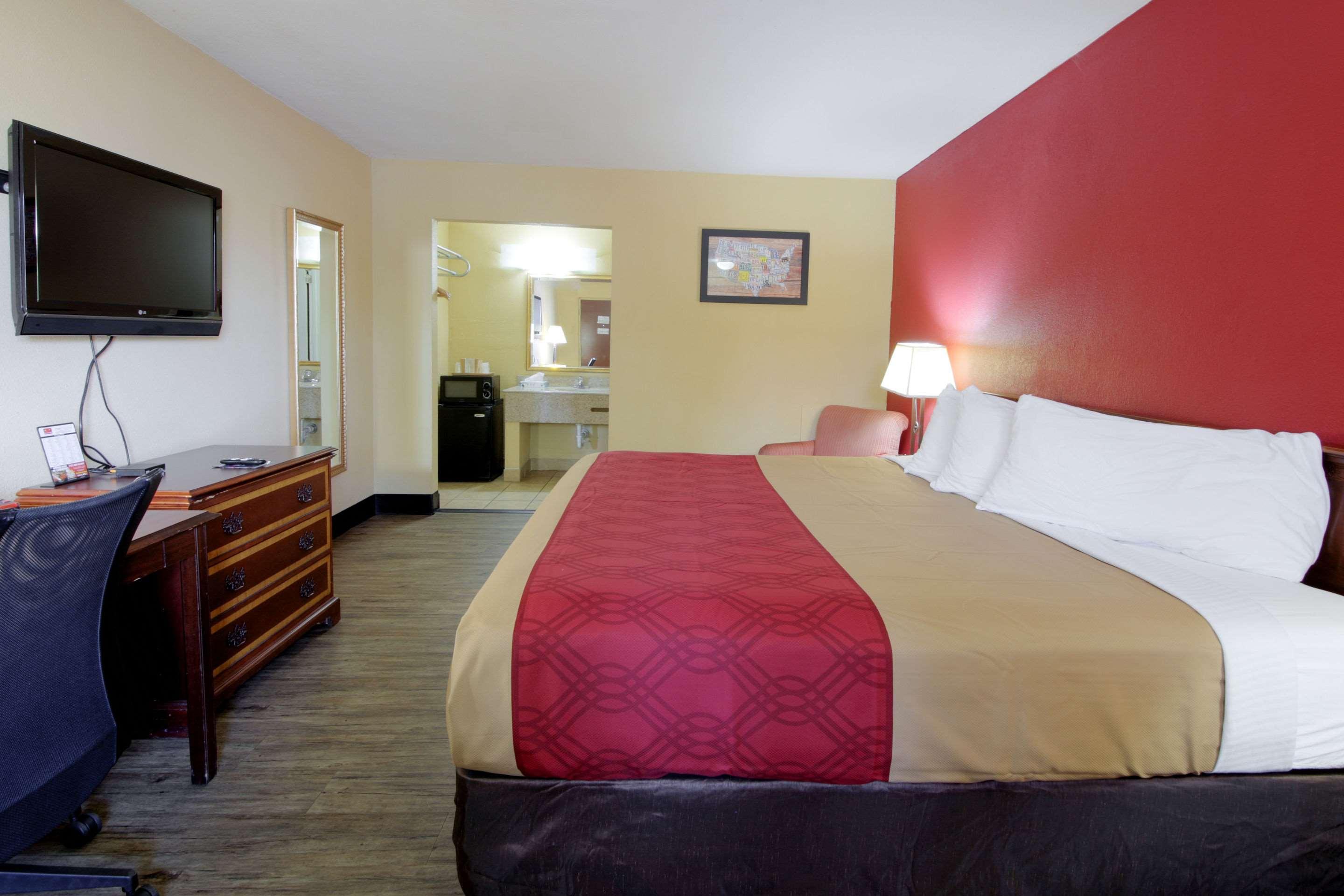 ROOM, KING BED