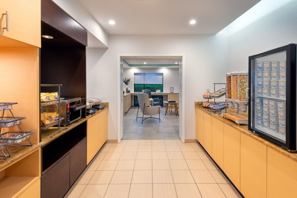 TOWNEPLACE SUITES BUFFALO AIRPORT 16/50