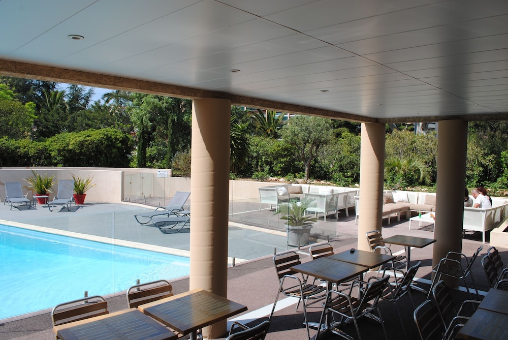 Ibis Hyeres Centre 22/50