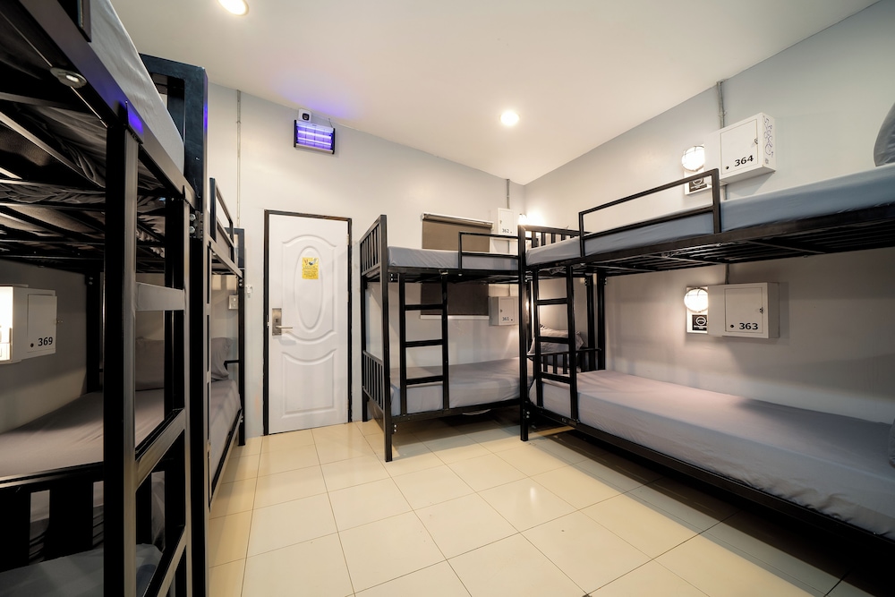 Female Dorm, Female Only, 10 Beds, 10 Bunk Beds
