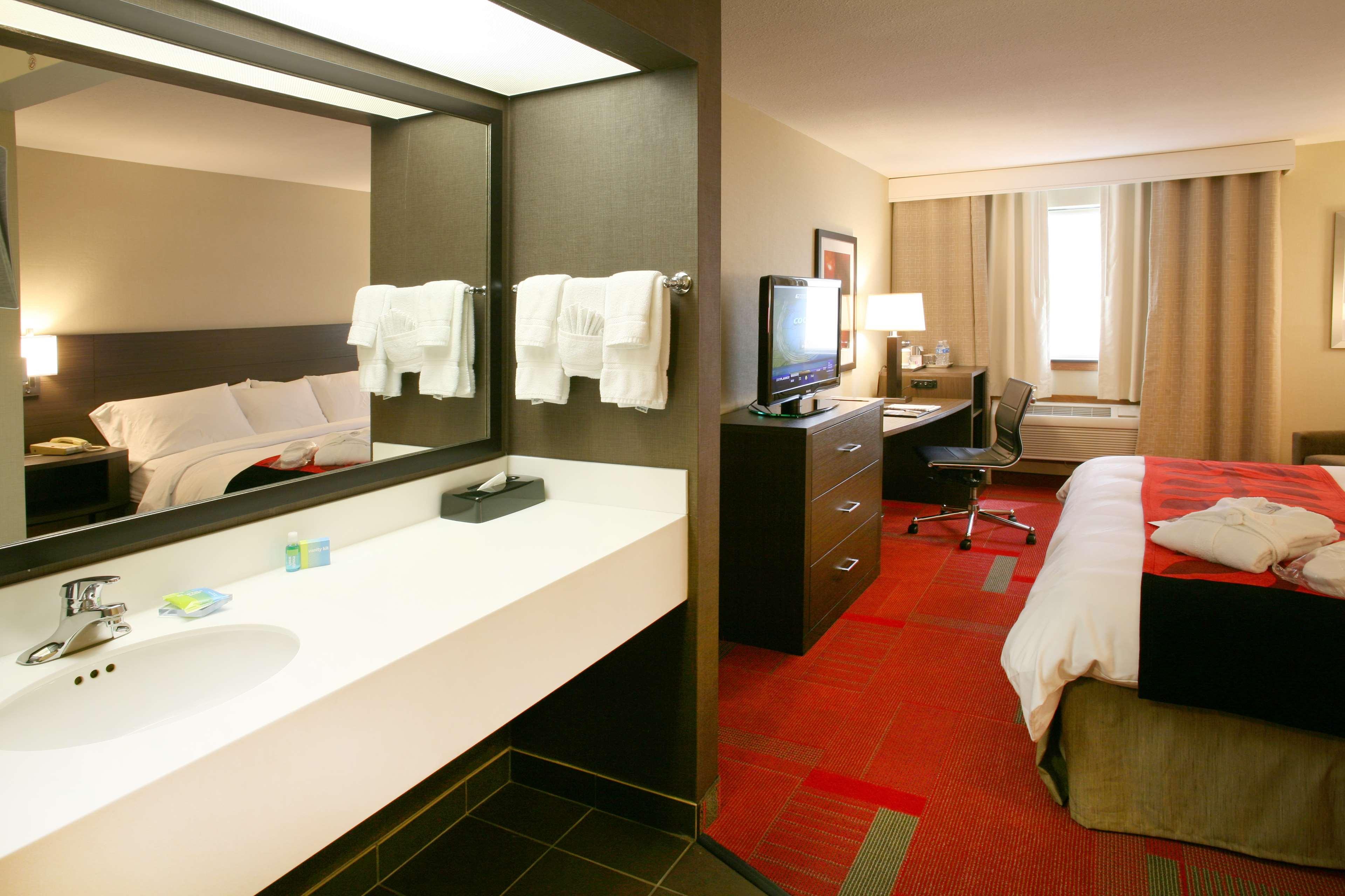 Radisson Hotel Madison 42/43