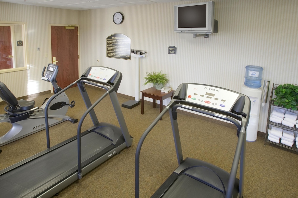 Holiday Inn Express and Suites Lucedale Hotel 37/76
