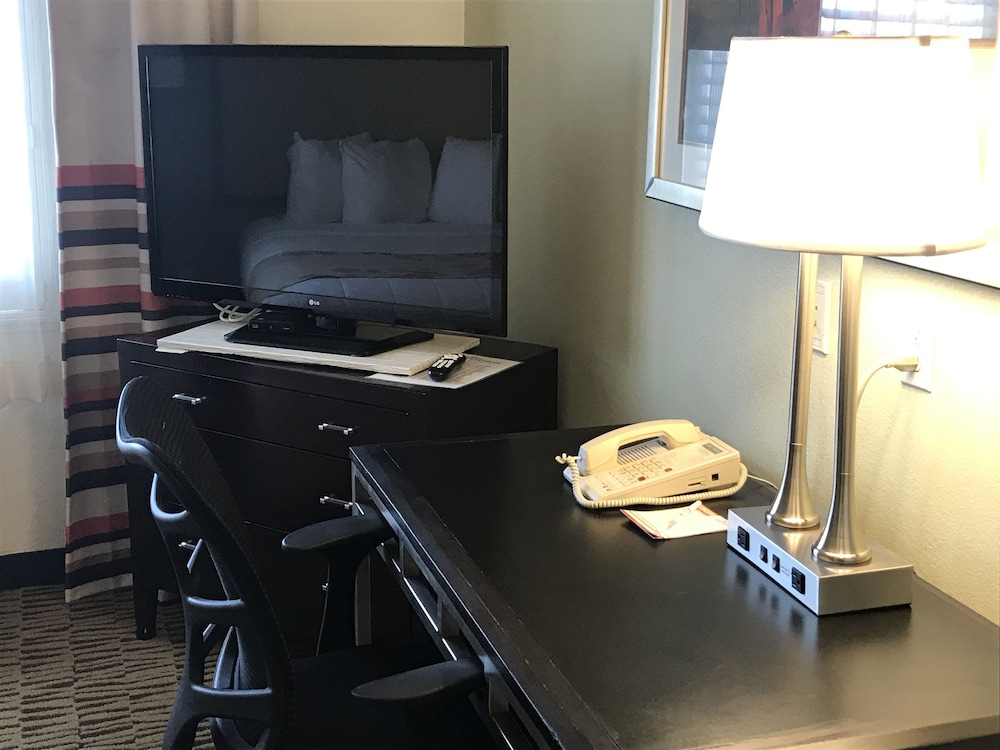 Hawthorn Suites By Wyndham Victorville 19/33