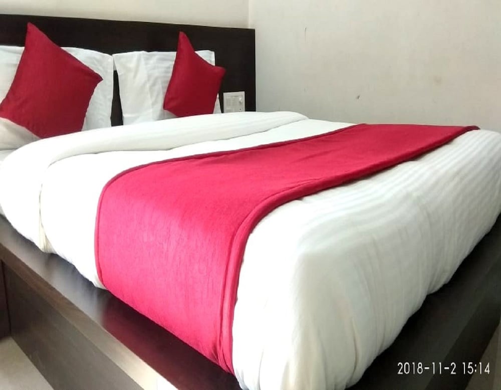 Hotel Gayatri By Sky Stays 11/22