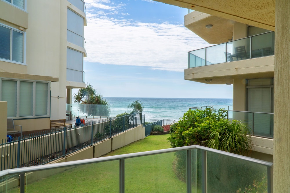 FORESHORE BEACHFRONT APARTMENTS 61/66