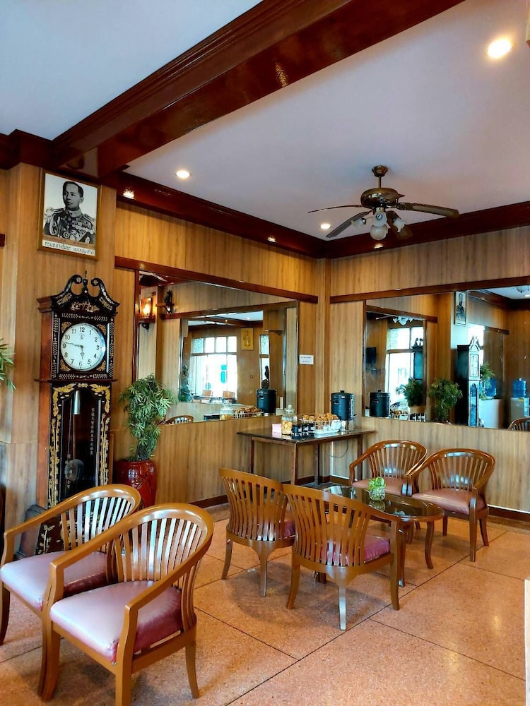 SURIWONG CHUMPHON HOTEL 55/59