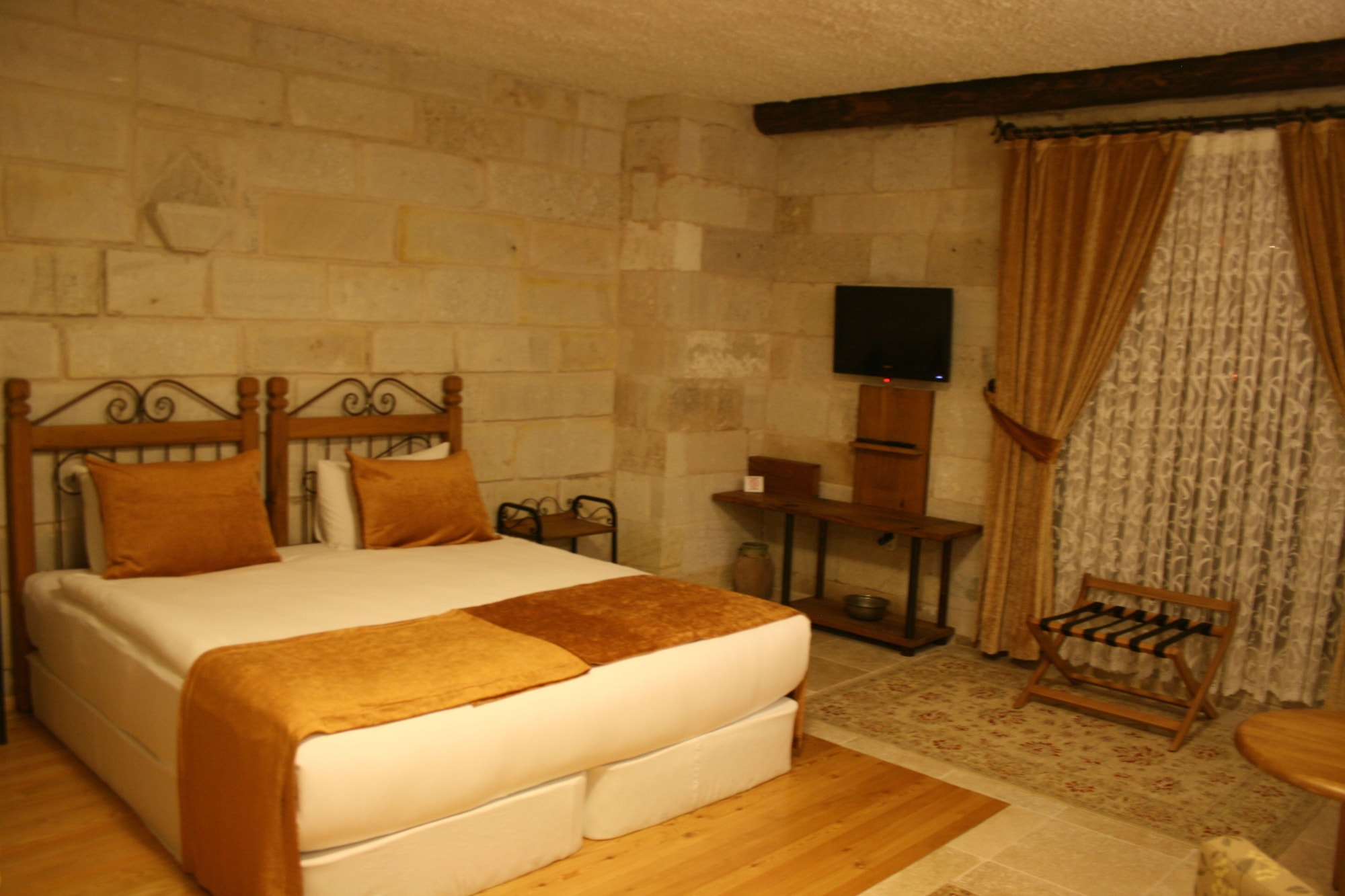 DELUXE, DOUBLE BED