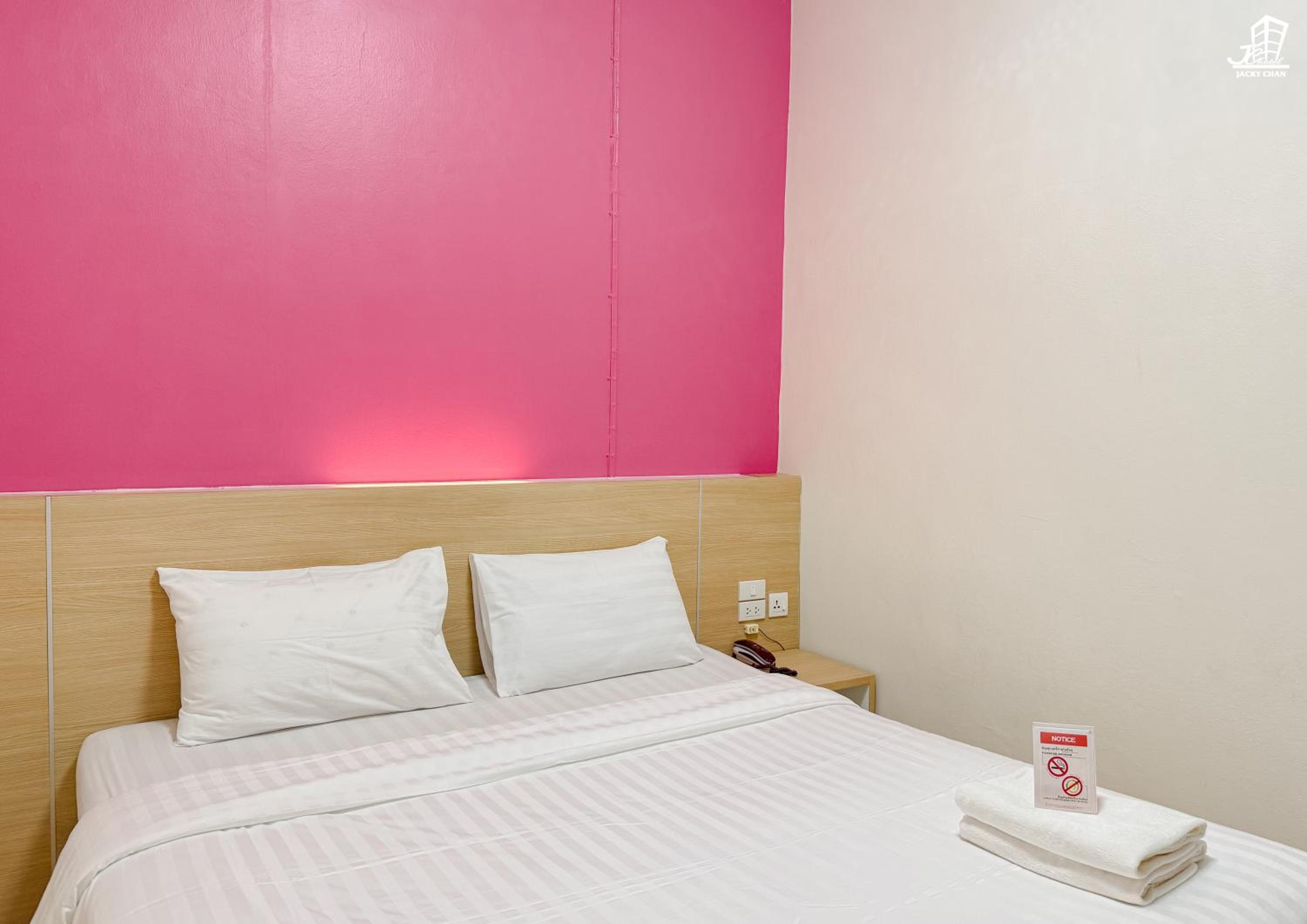 Jacky Chan Hotel 20/50