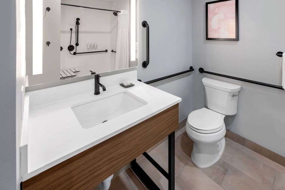 Hawthorn Extended Stay by Wyndham Williston/Burlington 33/38