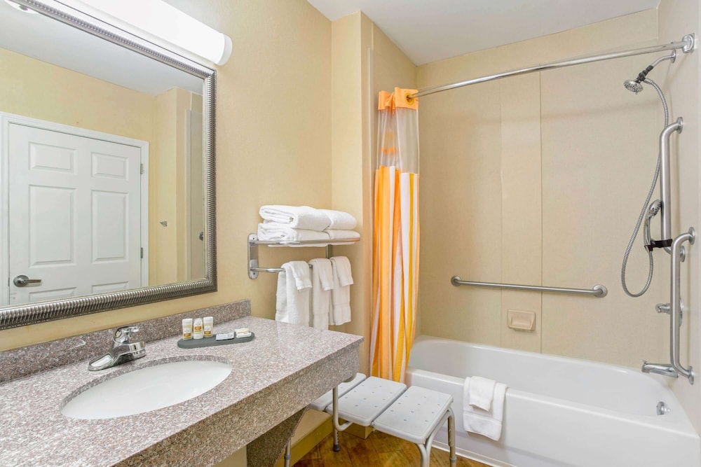 La Quinta Inn Suites By Wyndham Mobile Satsuma Saraland 12/50