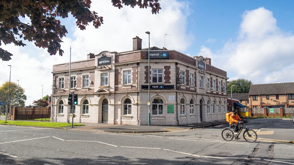 IBI Imperial Salford (ex Trivelles Hotel Manchester - Cross Lane) 58/62