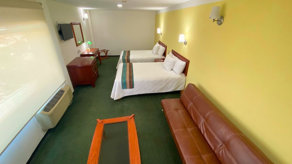 Junior, 2 Double Beds, Sofa