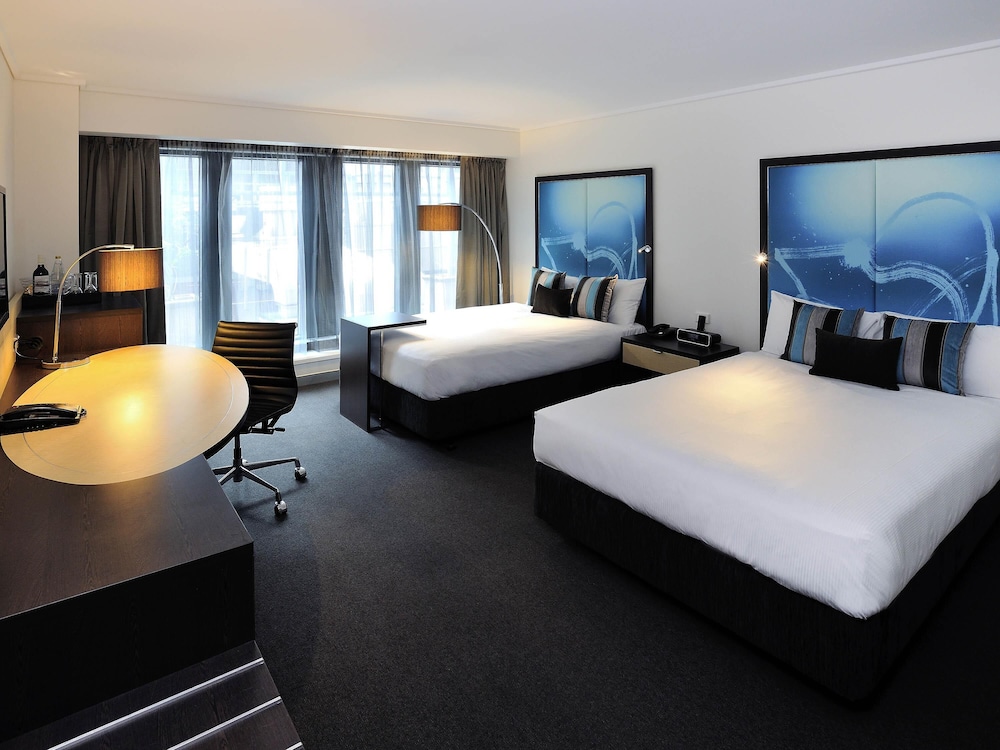 DELUXE, 2 DOUBLE BEDS
