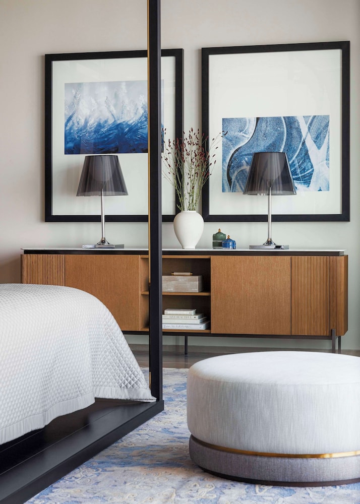 Skyline, Suite, King Bed