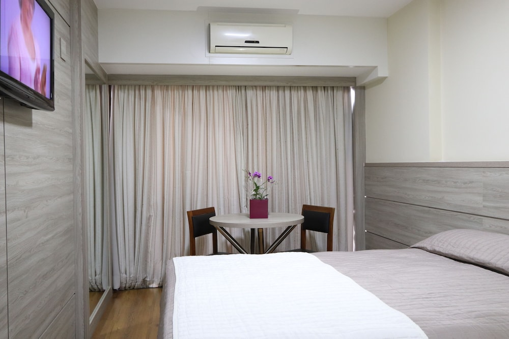 DELUXE, DOUBLE BED