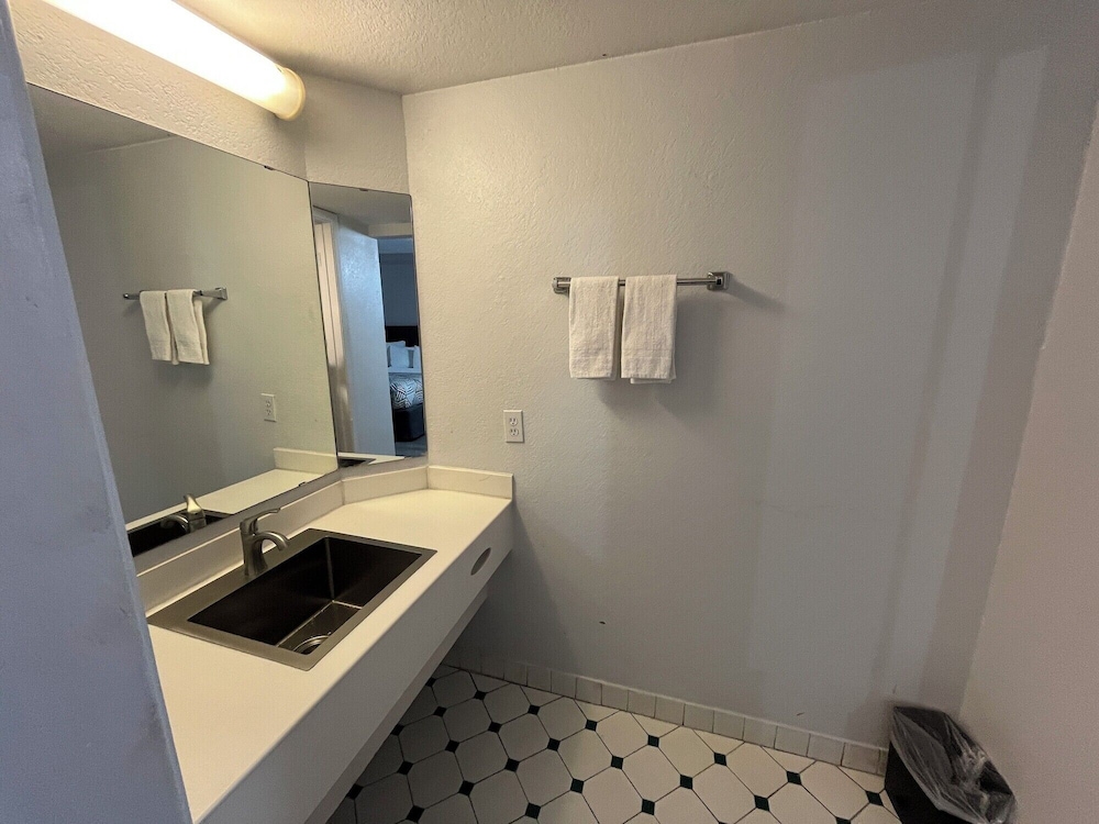 Studio6 Phoenix, AZ - Midtown 23/25