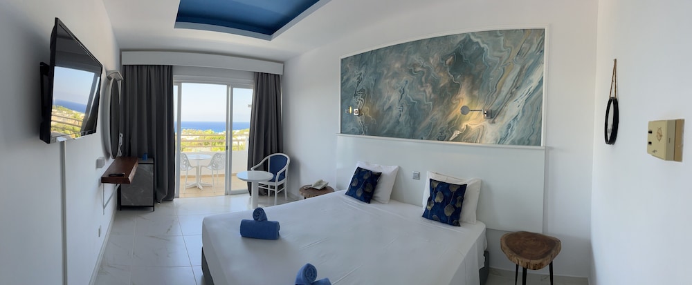 Adelais Bay Hotel 17/50