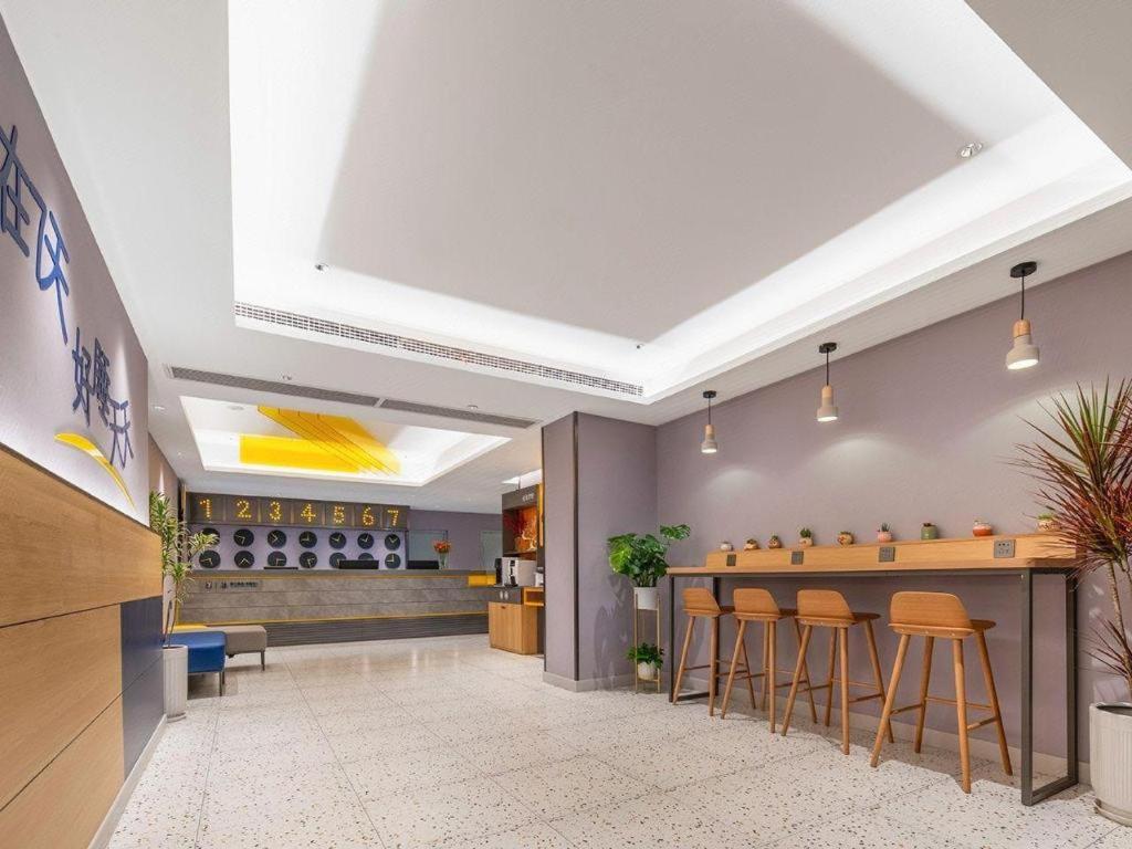 7 Days Inn Wuhan Dingziqiao Zhongnan Road Metro Station 20/43