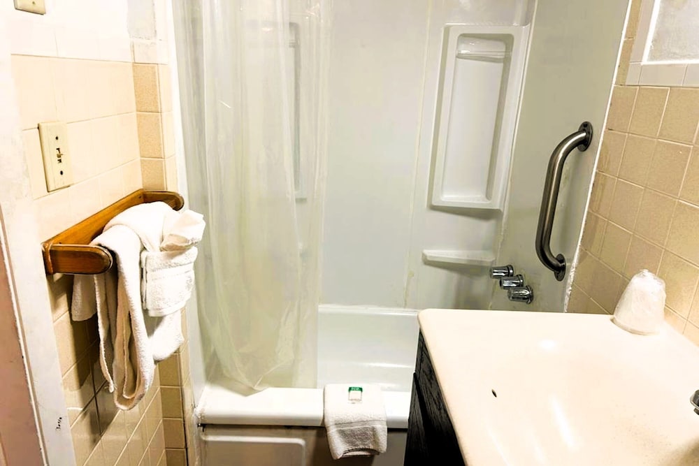 Buena Vista Inn / Motel Delhi NY 26/30