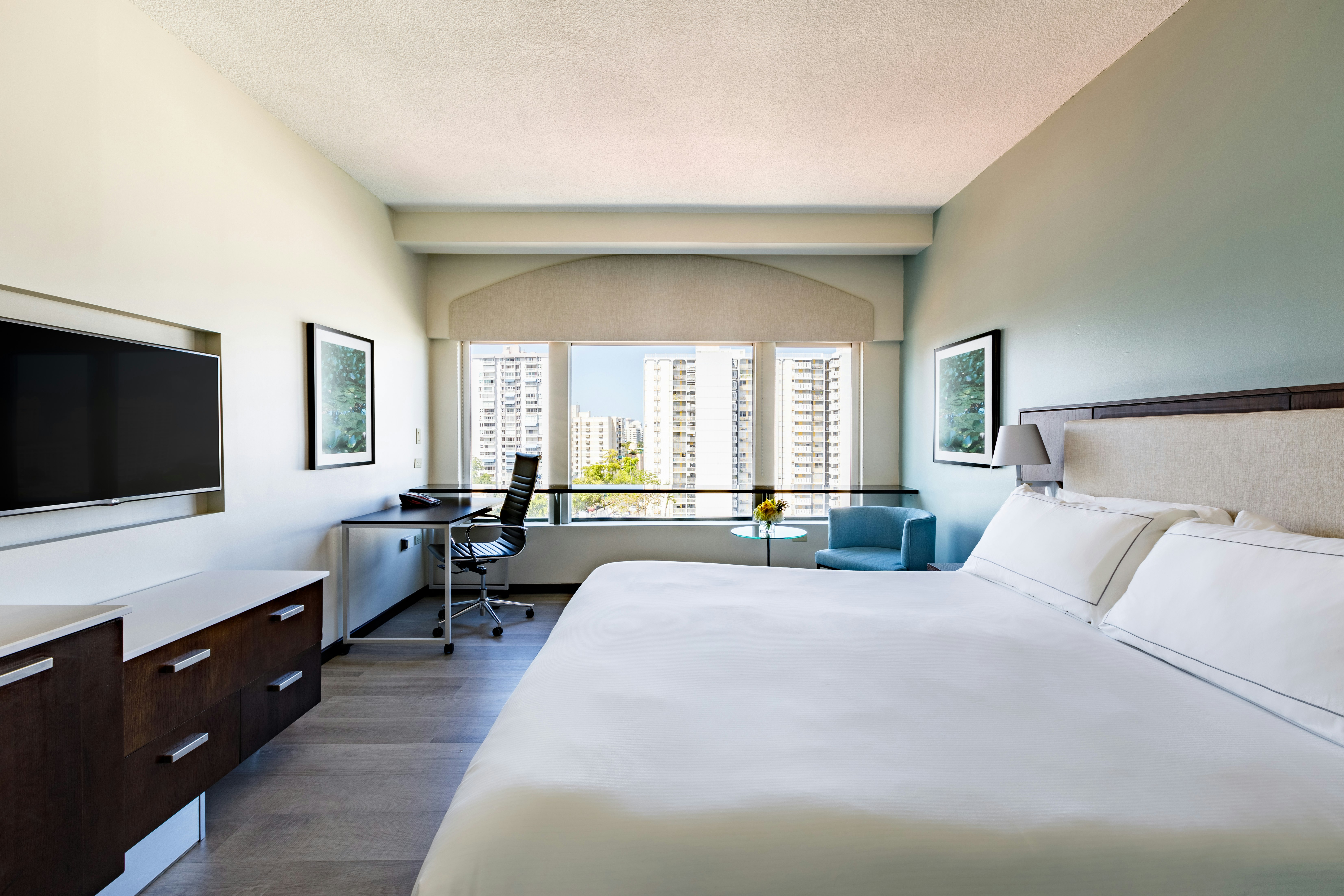 TOWER, KING BED